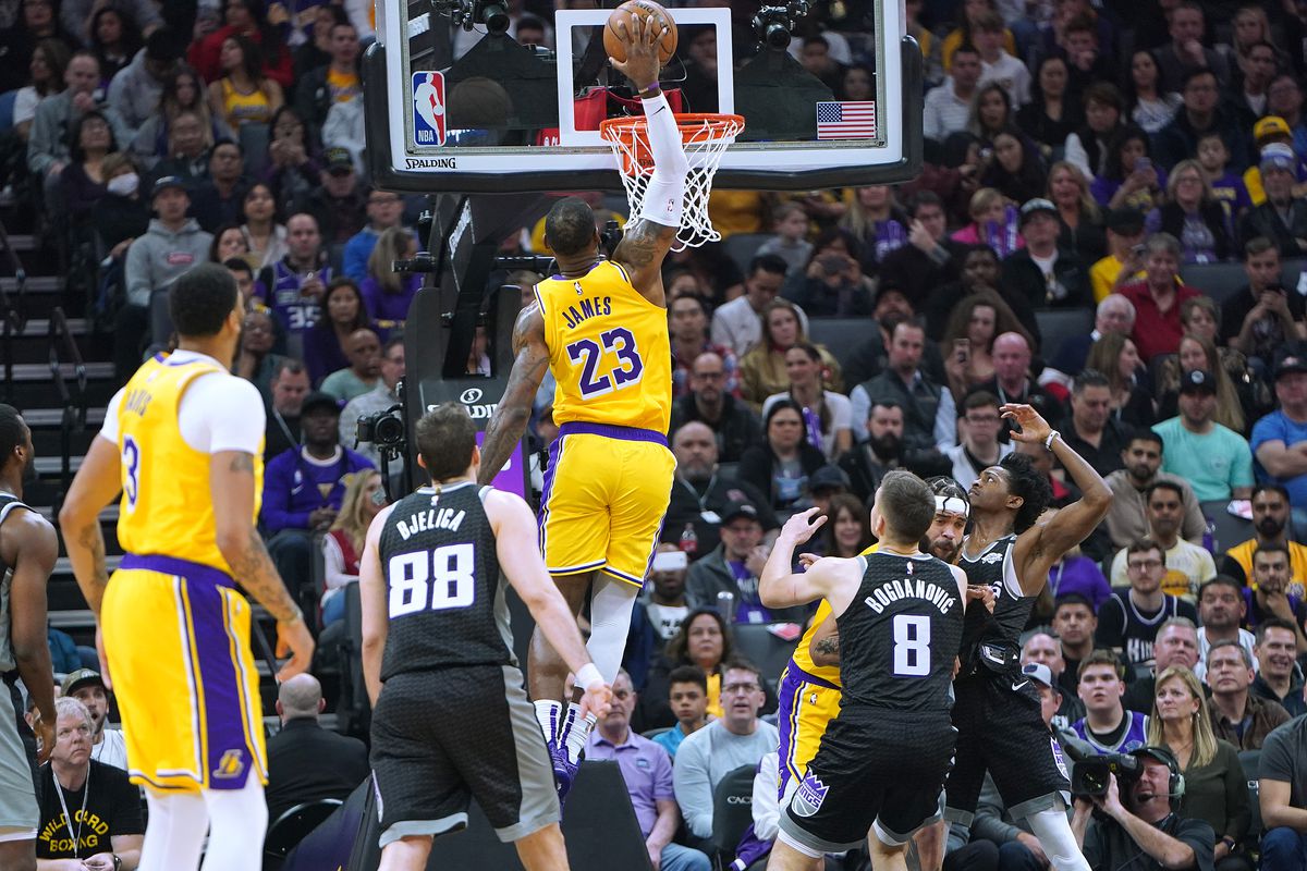 Lakers win first game since Kobe Bryant accident