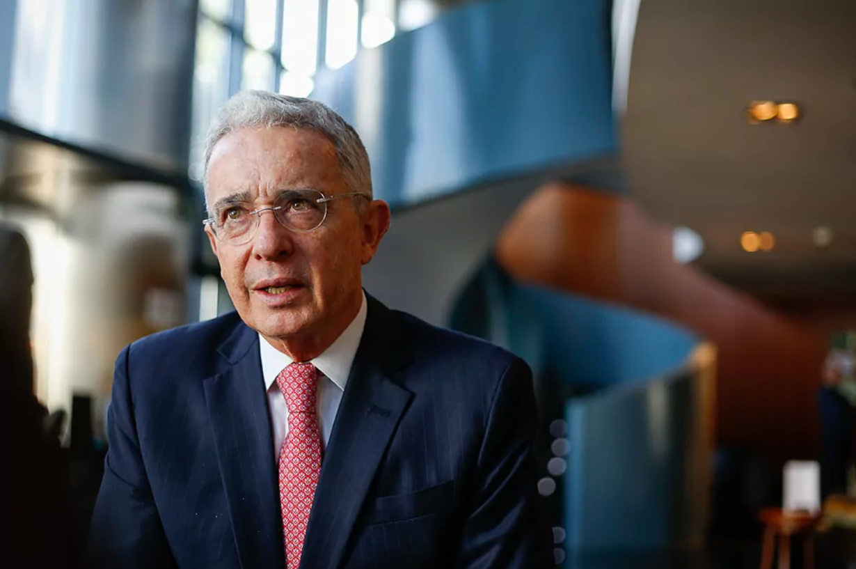 ¿Otra “jugadita” para dilatar presentación de preclusión en el caso Uribe?